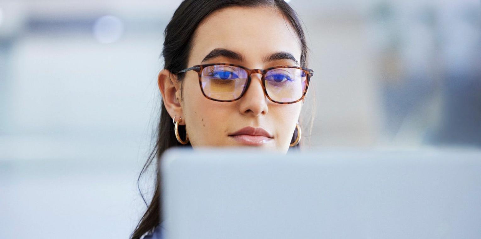 5 znakova da vam trebaju naočale sa zaštitom od plavog svjetla